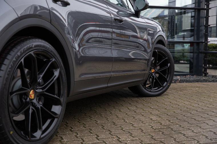 Vehicle Image 9