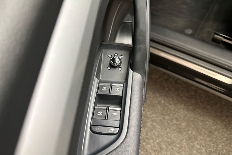 Vehicle Image 17