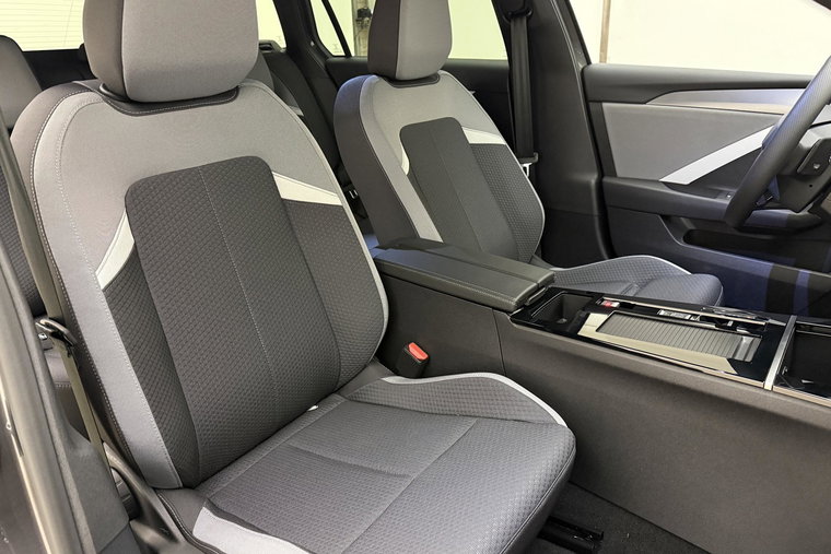 Vehicle Image 16