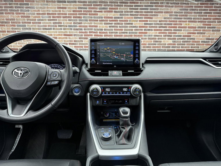 Vehicle Image 32