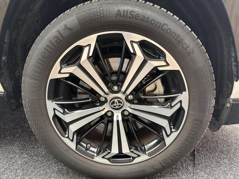Vehicle Image 40