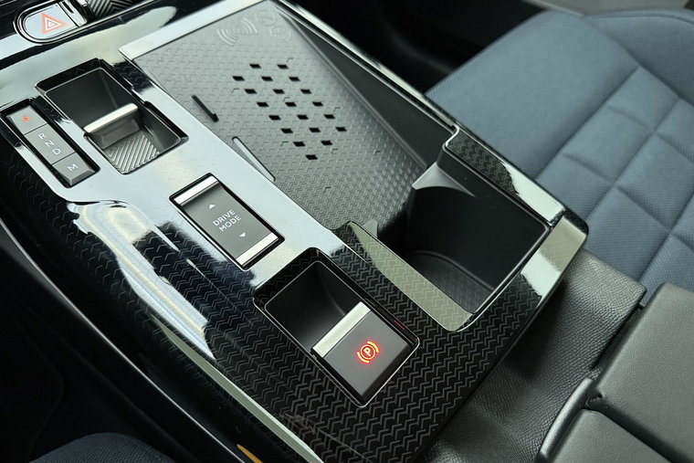 Vehicle Image 32