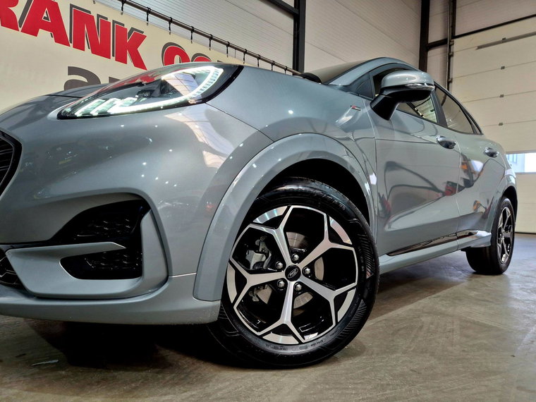 Vehicle Image 11