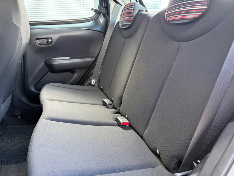 Vehicle Image 14