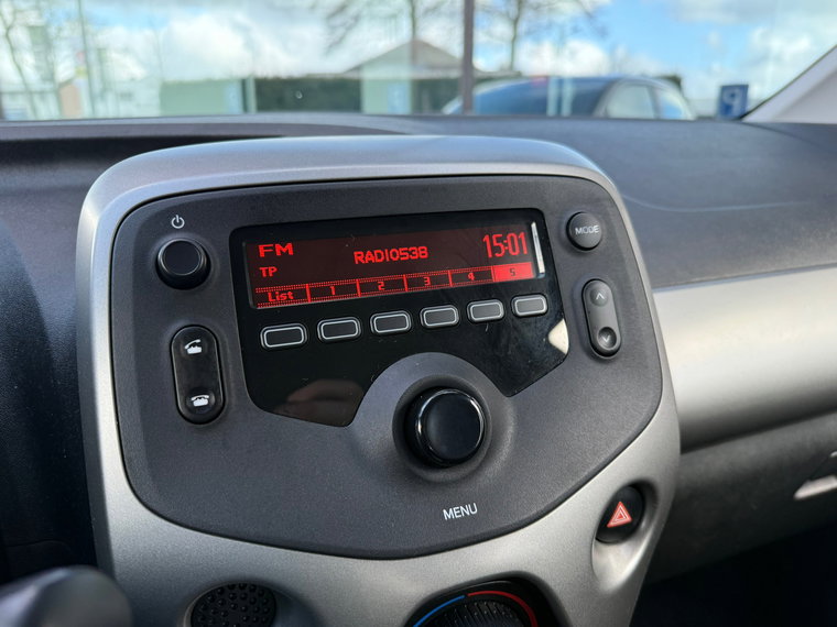 Vehicle Image 32