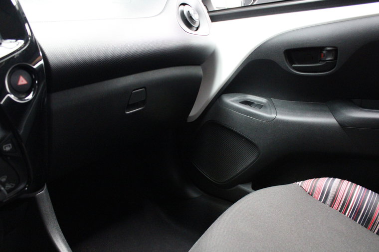 Vehicle Image 16