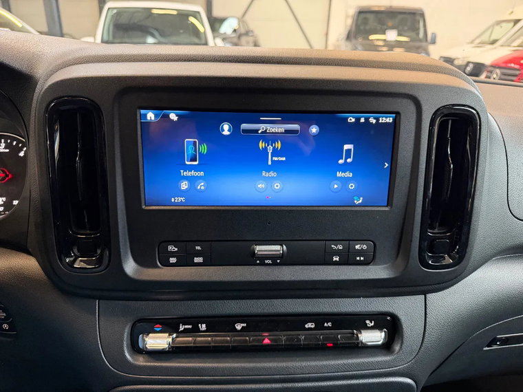 Vehicle Image 19