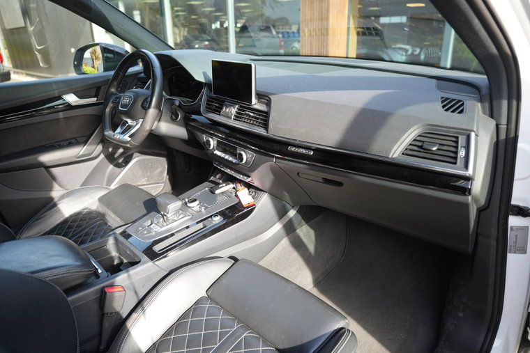 Vehicle Image 21