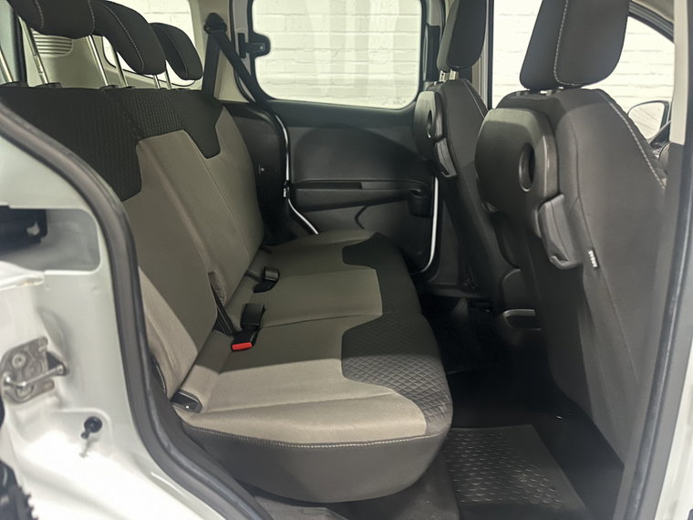 Vehicle Image 17