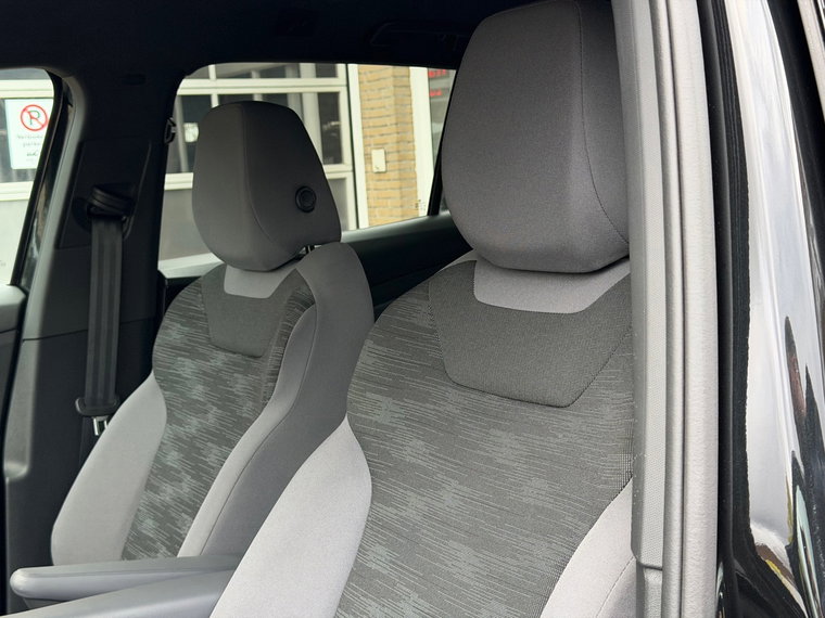 Vehicle Image 25
