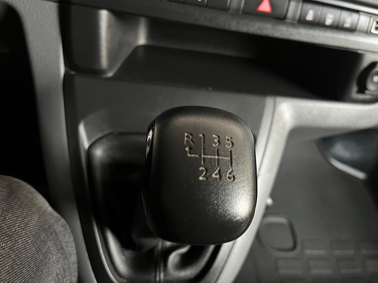 Vehicle Image 26
