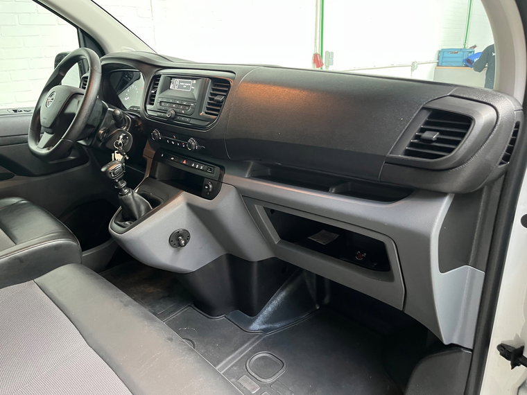 Vehicle Image 38