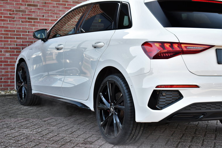 Vehicle Image 35