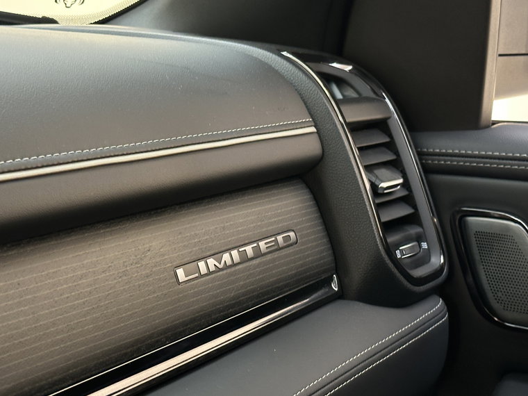 Vehicle Image 32