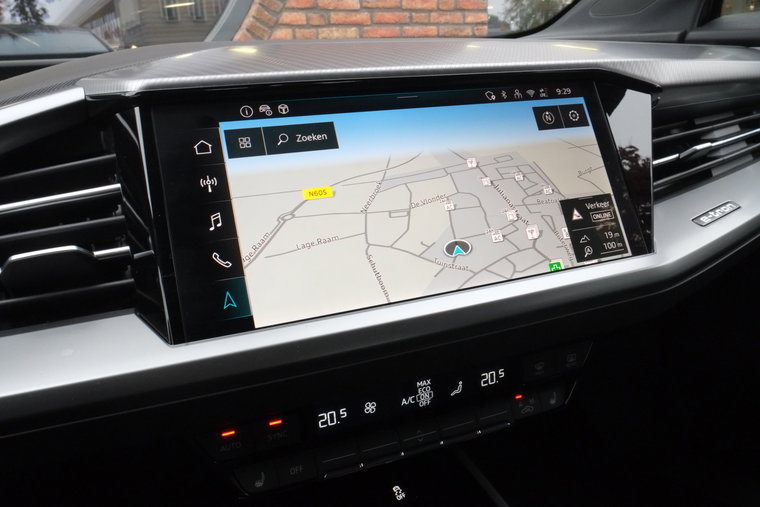 Vehicle Image 9
