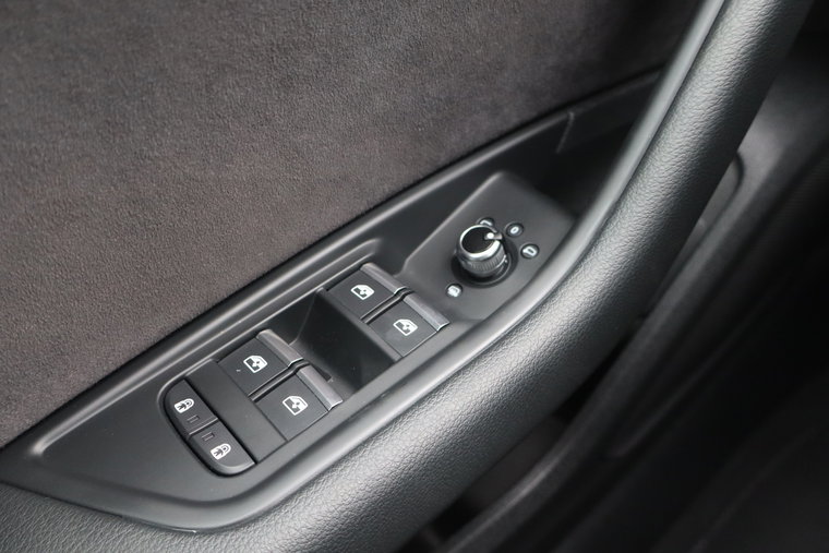 Vehicle Image 38