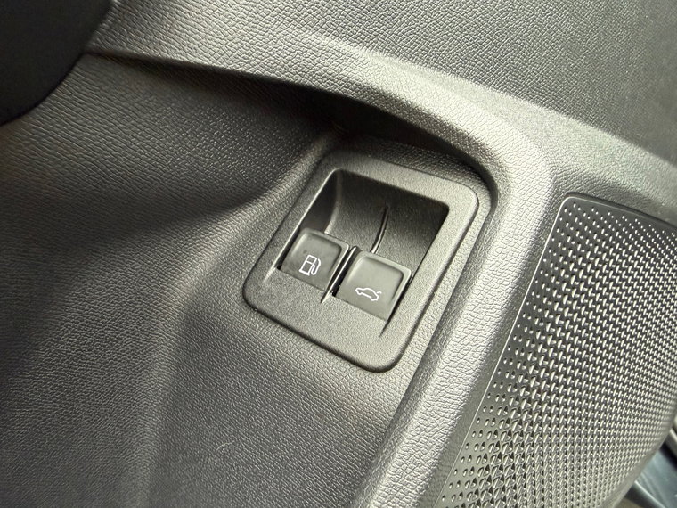 Vehicle Image 26