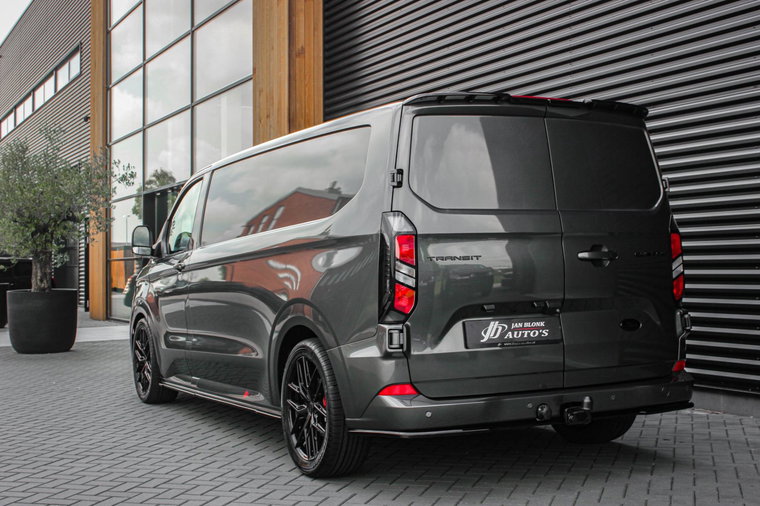 Vehicle Image 8