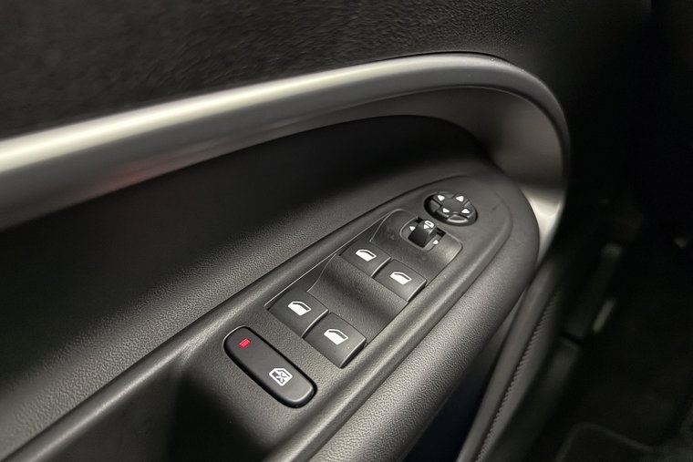 Vehicle Image 33