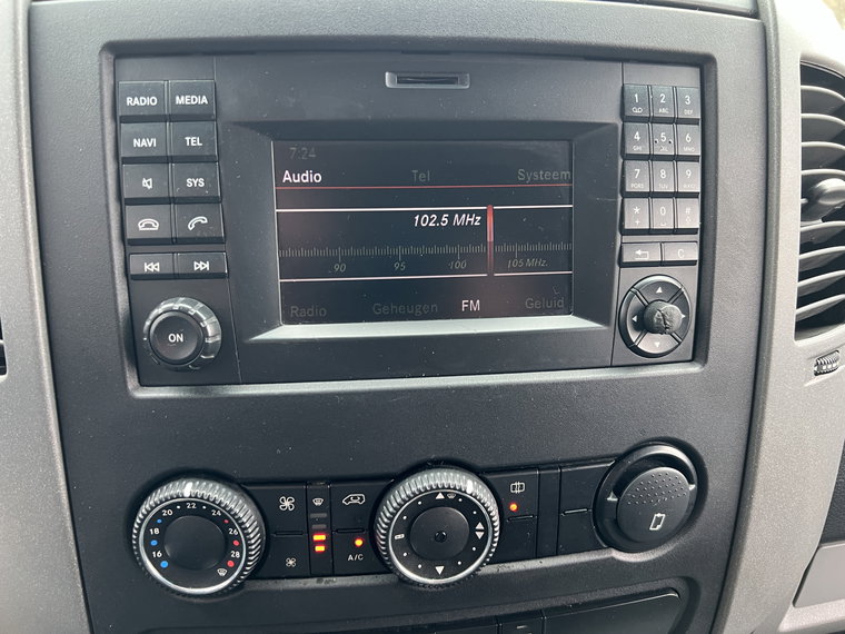 Vehicle Image 29