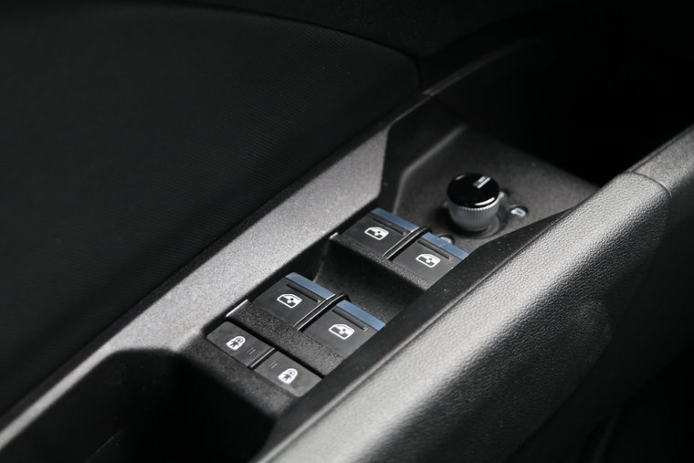 Vehicle Image 28