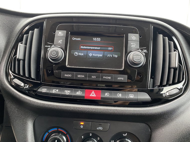 Vehicle Image 38