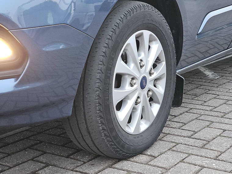 Vehicle Image 16