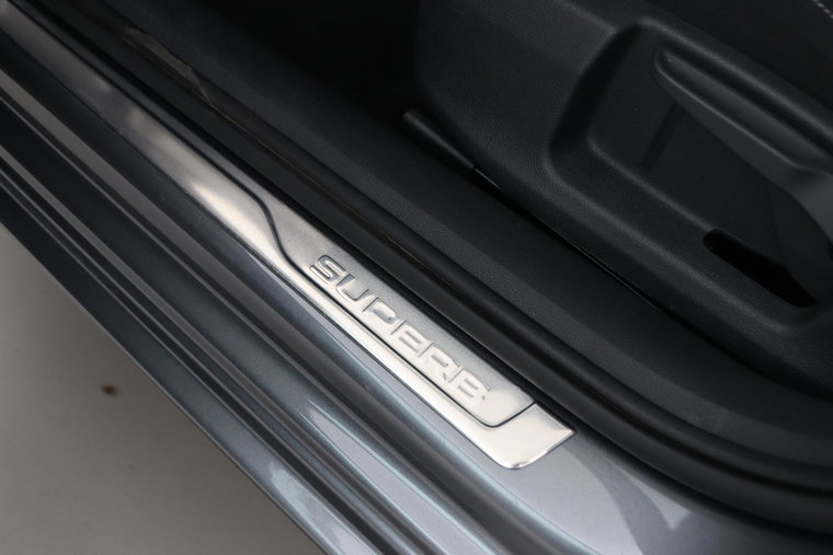 Vehicle Image 38