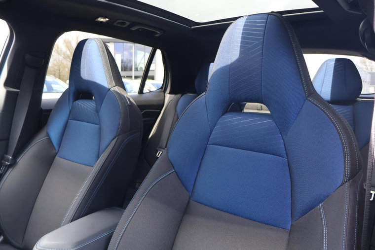 Vehicle Image 12