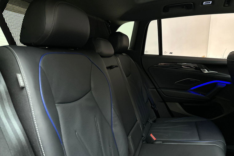 Vehicle Image 14