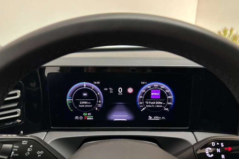 Vehicle Image 25