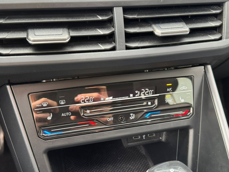 Vehicle Image 29