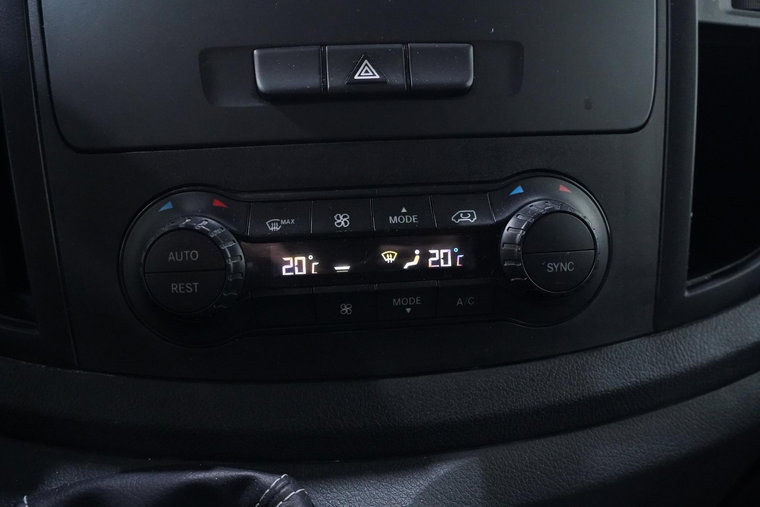 Vehicle Image 29