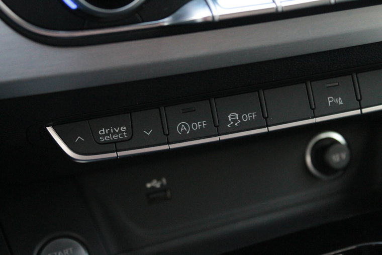 Vehicle Image 24