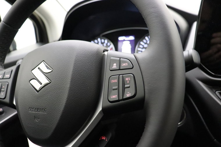 Vehicle Image 25