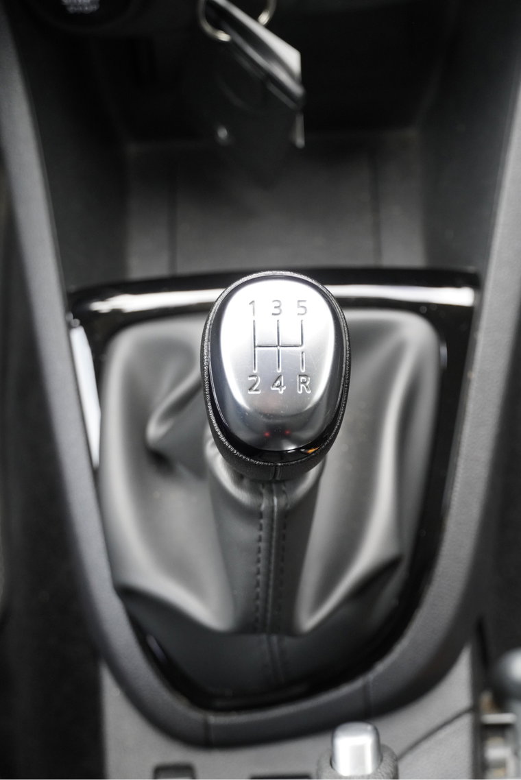 Vehicle Image 25