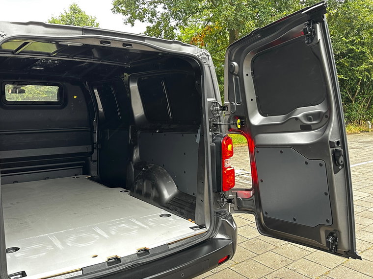 Vehicle Image 28