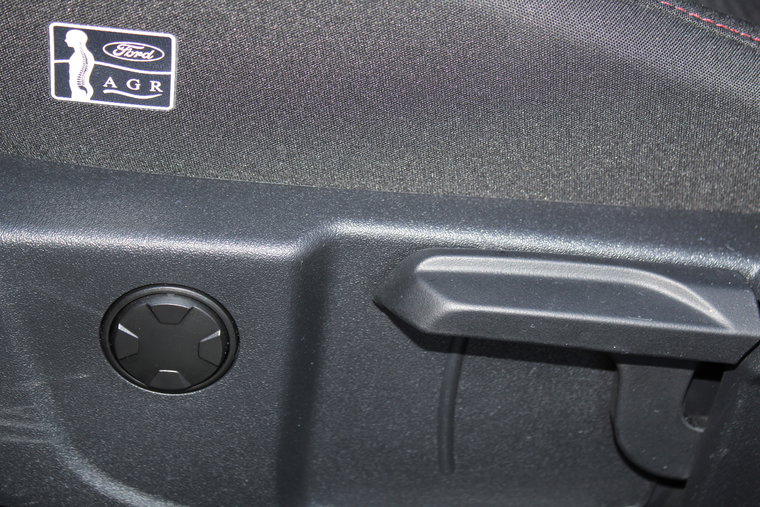 Vehicle Image 32