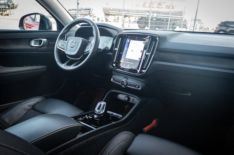 Vehicle Image 12