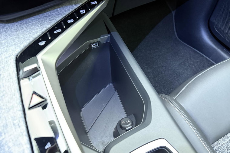 Vehicle Image 35