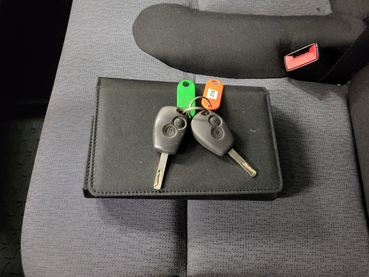 Vehicle Image 16