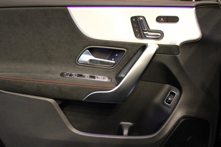 Vehicle Image 21