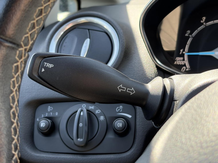 Vehicle Image 23