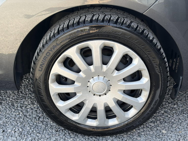 Vehicle Image 32
