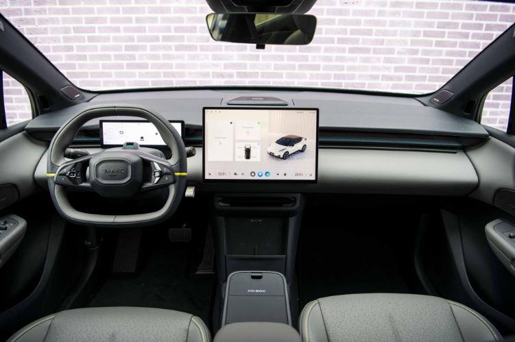 Vehicle Image 5