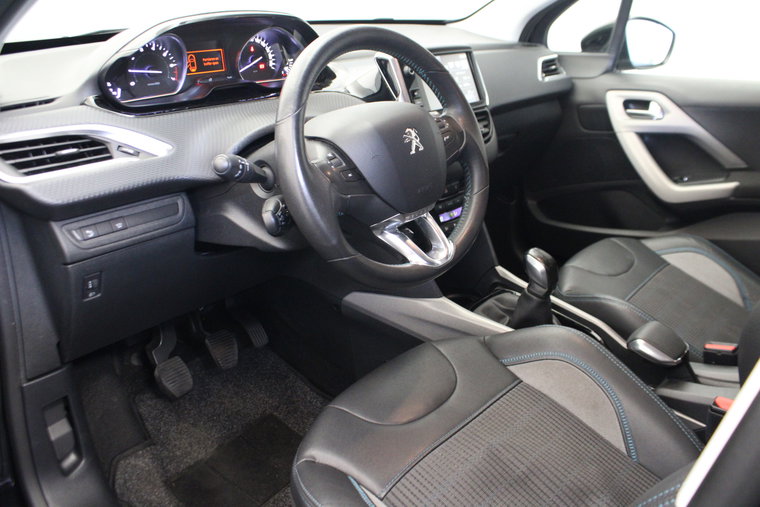 Vehicle Image 9