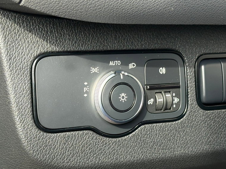 Vehicle Image 26