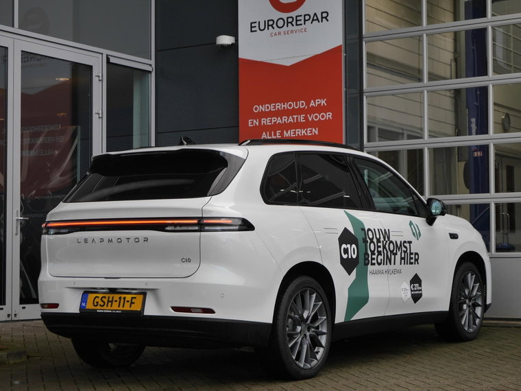 Vehicle Image 5