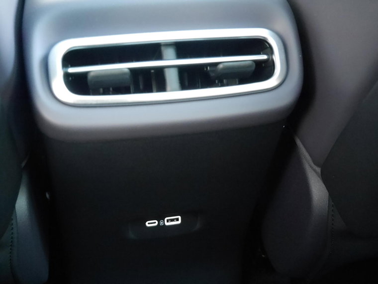 Vehicle Image 38