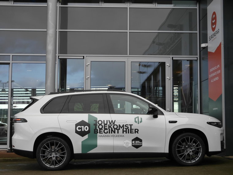 Vehicle Image 6